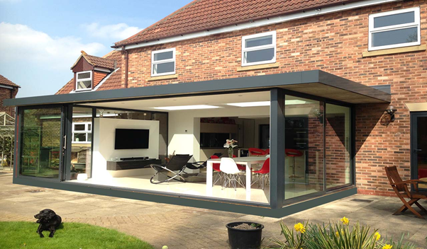 Contemporary substantially glazed house extension